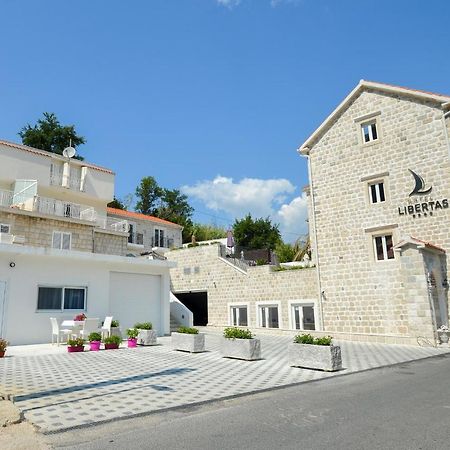 Seafront Apartment Vujovic Prcanj Bagian luar foto