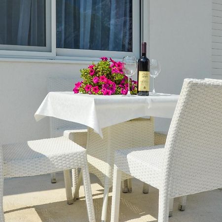 Seafront Apartment Vujovic Prcanj Bagian luar foto