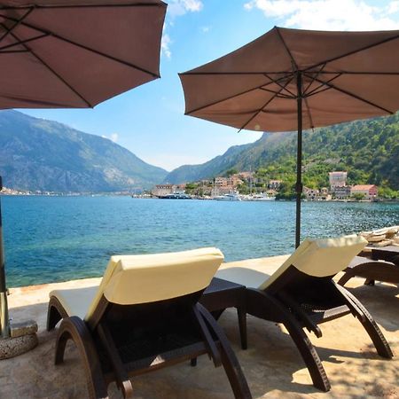 Seafront Apartment Vujovic Prcanj Bagian luar foto
