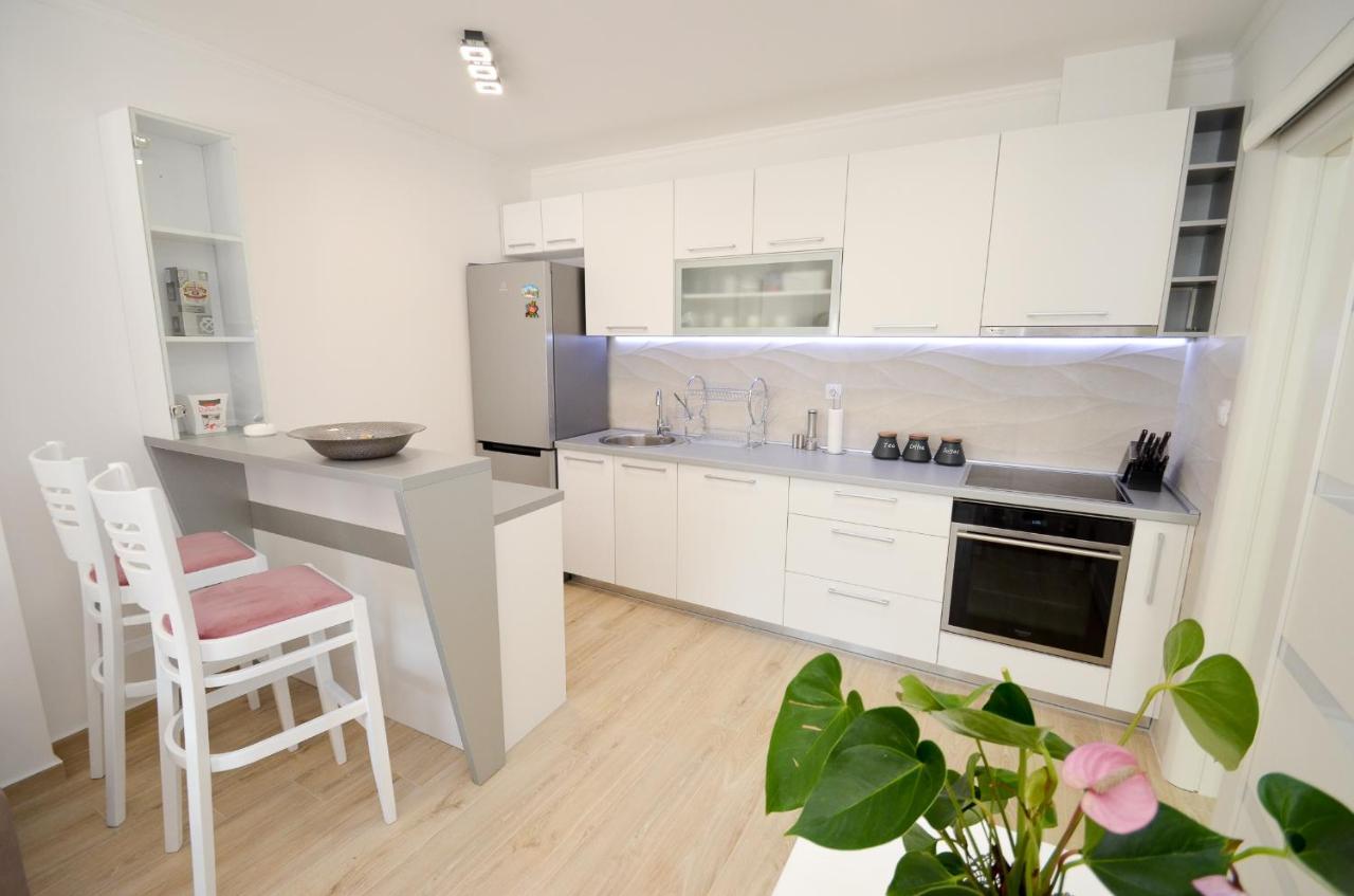 Seafront Apartment Vujovic Prcanj Bagian luar foto