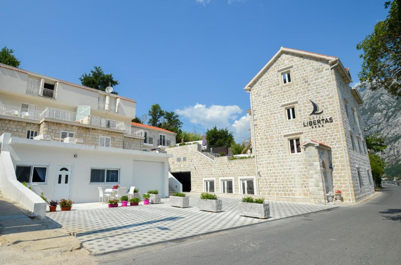 Seafront Apartment Vujovic Prcanj Bagian luar foto