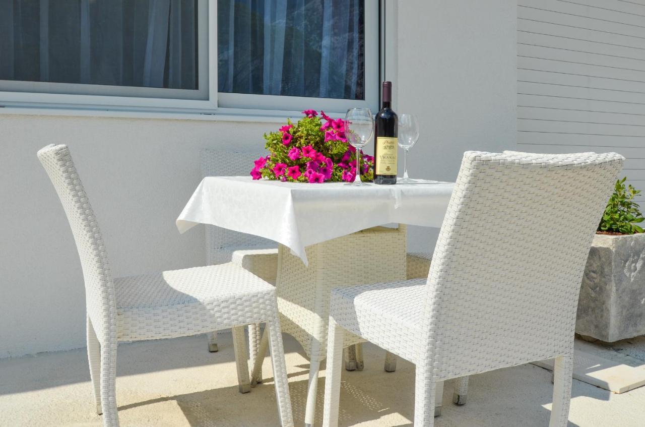 Seafront Apartment Vujovic Prcanj Bagian luar foto