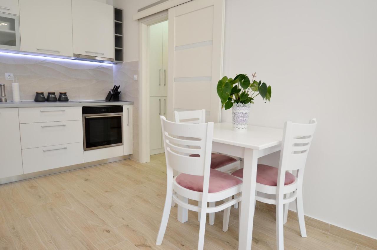 Seafront Apartment Vujovic Prcanj Bagian luar foto