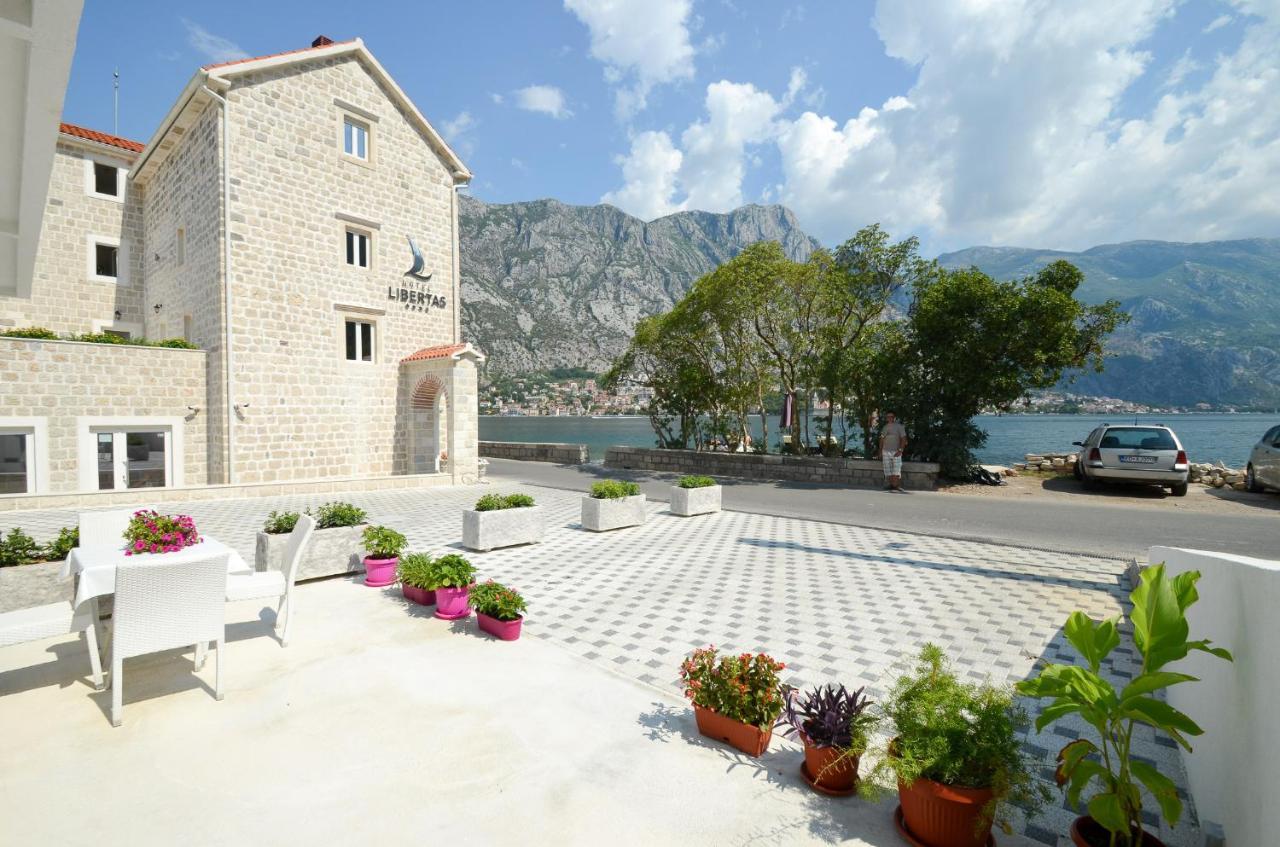 Seafront Apartment Vujovic Prcanj Bagian luar foto