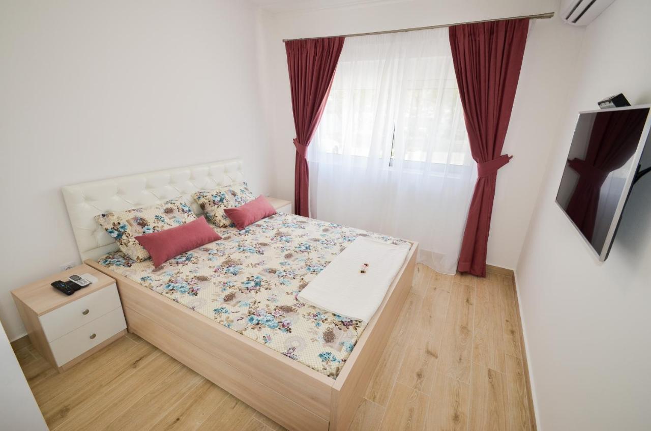 Seafront Apartment Vujovic Prcanj Bagian luar foto