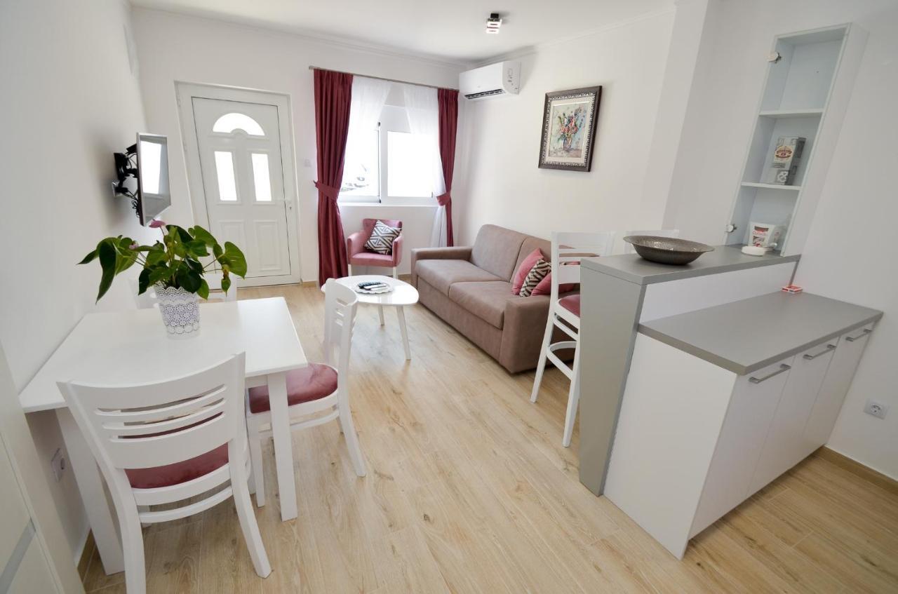 Seafront Apartment Vujovic Prcanj Bagian luar foto