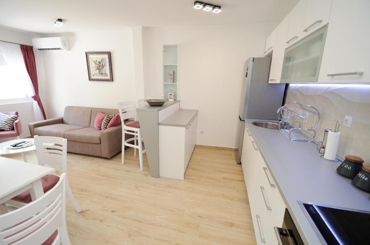 Seafront Apartment Vujovic Prcanj Bagian luar foto