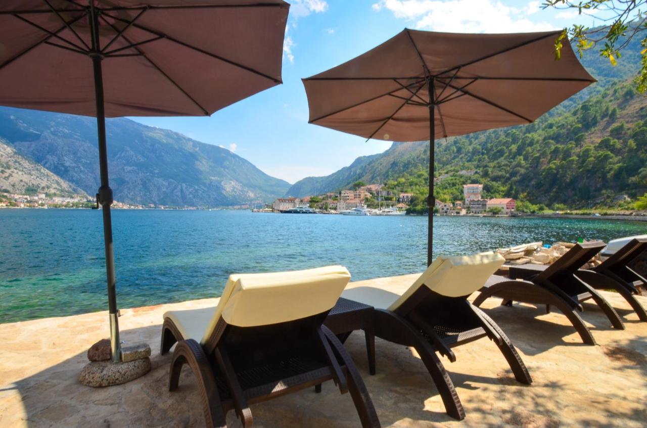Seafront Apartment Vujovic Prcanj Bagian luar foto
