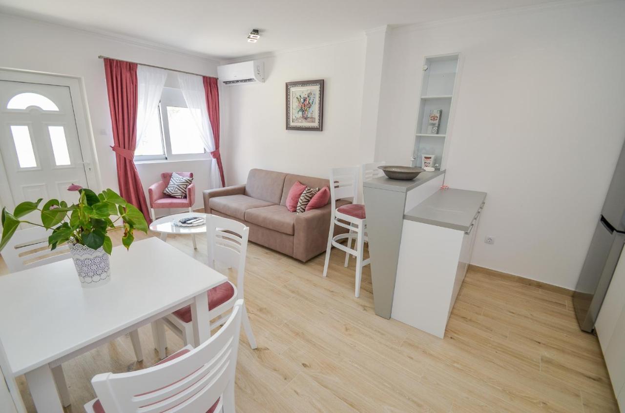 Seafront Apartment Vujovic Prcanj Bagian luar foto