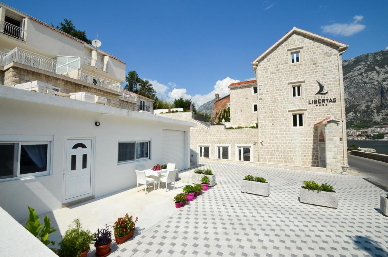 Seafront Apartment Vujovic Prcanj Bagian luar foto