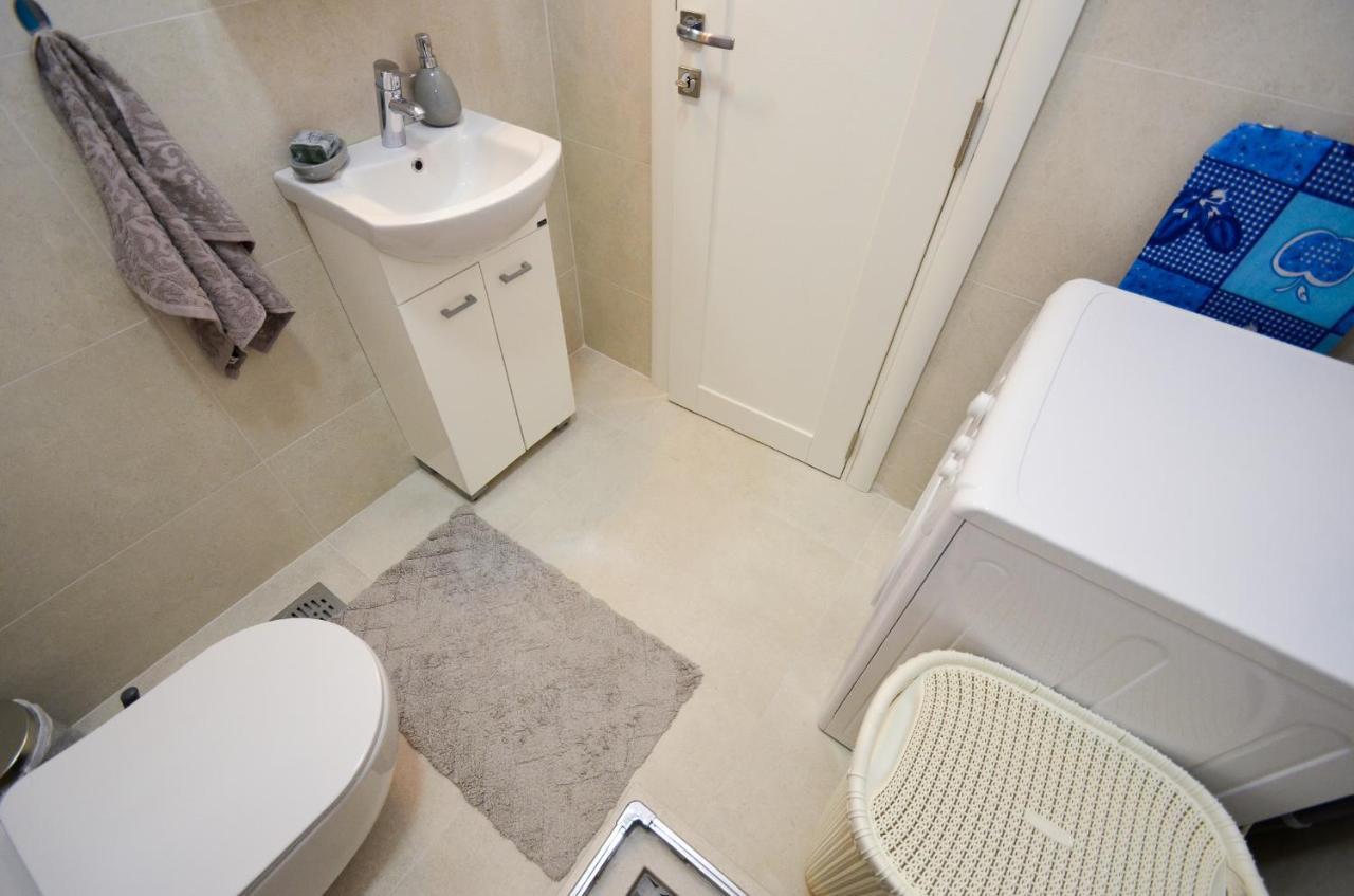 Seafront Apartment Vujovic Prcanj Bagian luar foto
