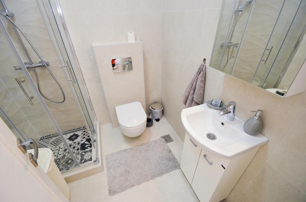 Seafront Apartment Vujovic Prcanj Bagian luar foto