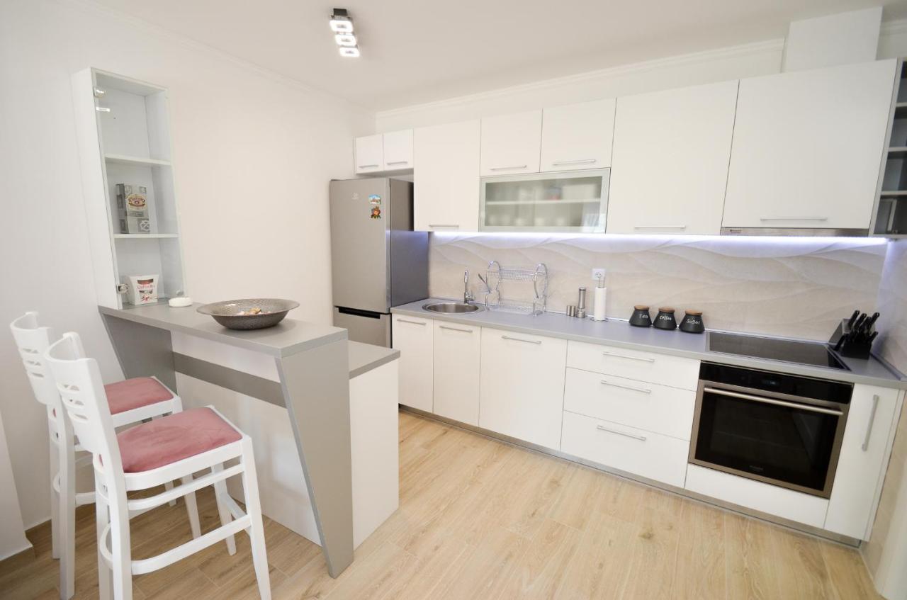 Seafront Apartment Vujovic Prcanj Bagian luar foto