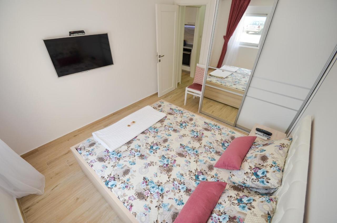 Seafront Apartment Vujovic Prcanj Bagian luar foto